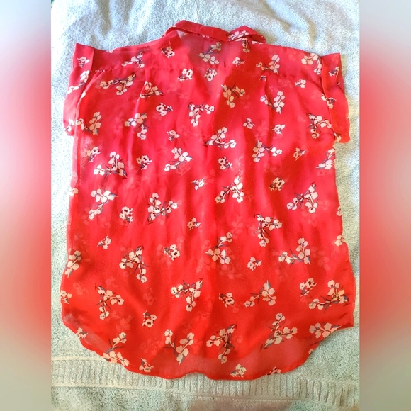 Angie transparent red/flower design short-sleeved shirt - Picture 2 of 5